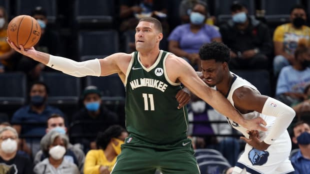 Milwaukee Bucks center Brook Lopez (11) fights for position against Memphis Grizzles forward Jaren Jackson Jr. (13)